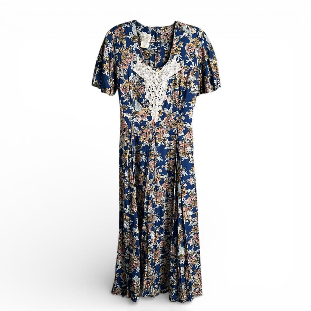 Vintage Floral Midi Dress with Lace Detail